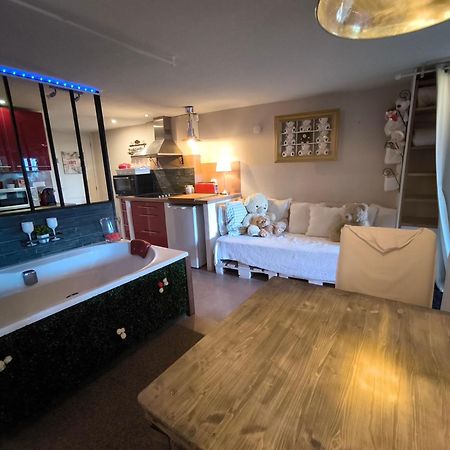Love-Room Discret 40 M2 Bormes Les Mimosas Village Avec Terrasse 外观 照片