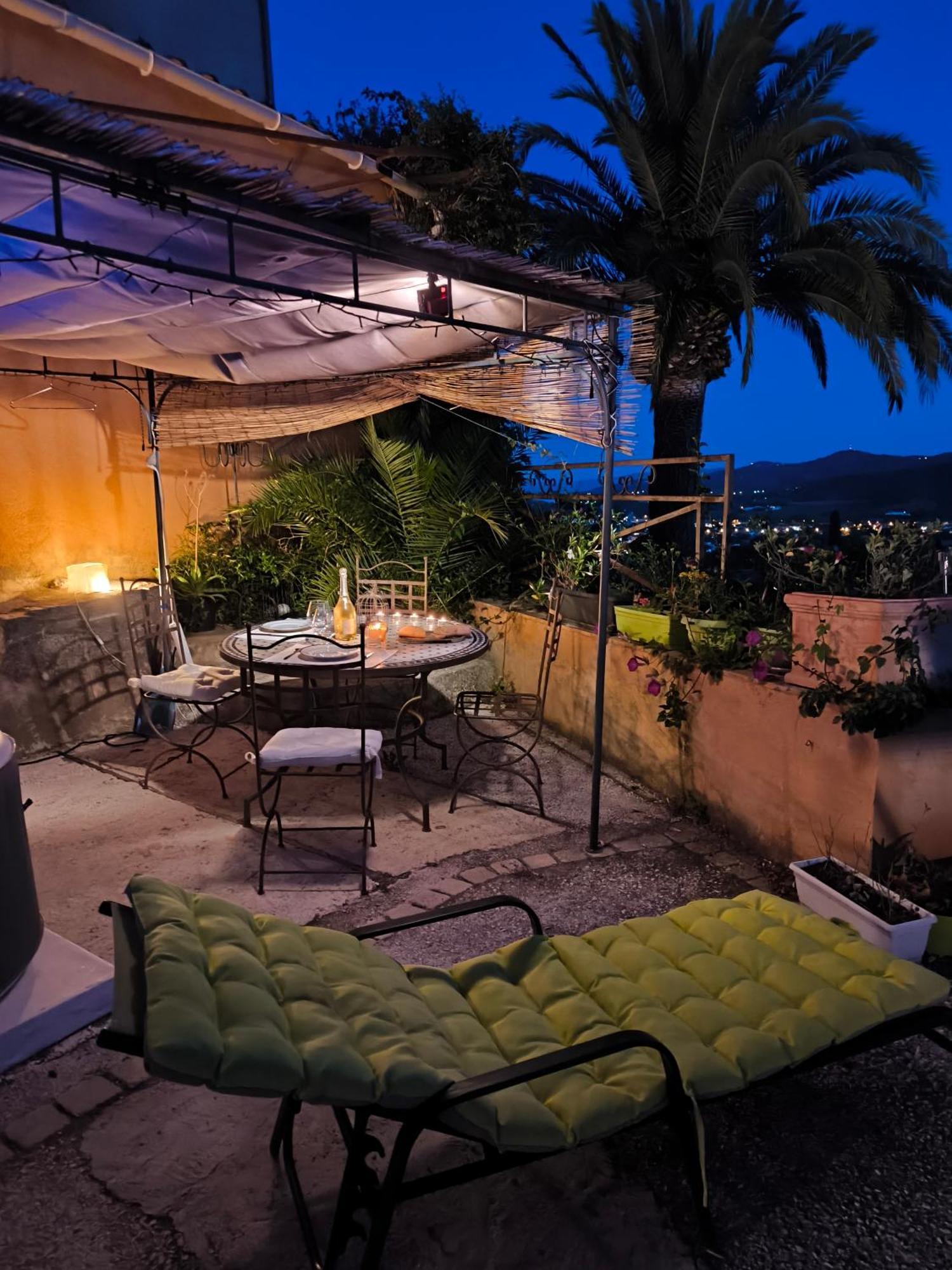 Love-Room Discret 40 M2 Bormes Les Mimosas Village Avec Terrasse 外观 照片