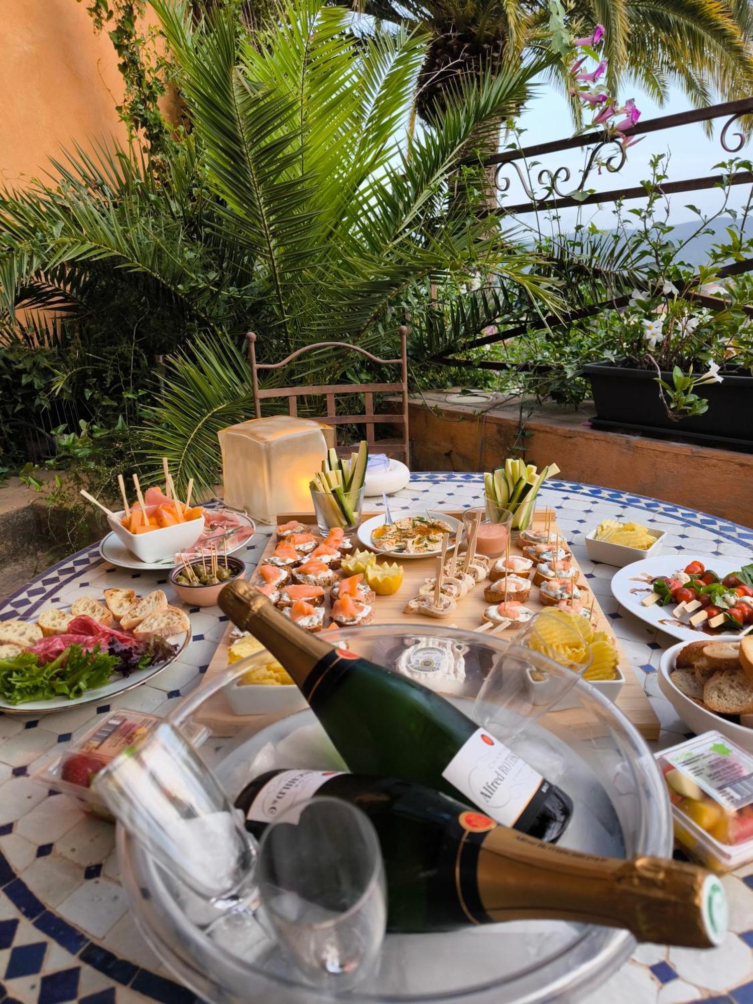 Love-Room Discret 40 M2 Bormes Les Mimosas Village Avec Terrasse 外观 照片