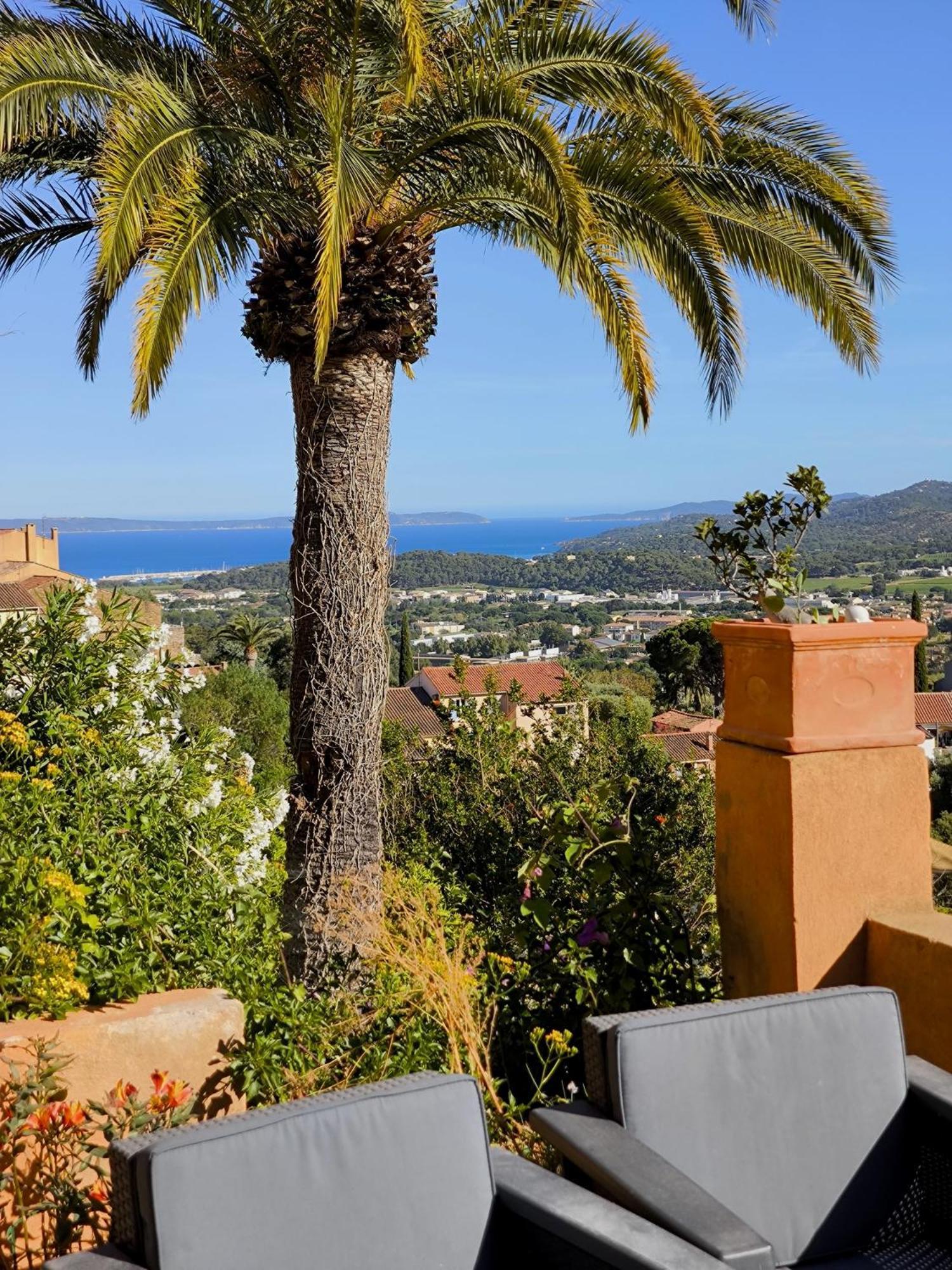 Love-Room Discret 40 M2 Bormes Les Mimosas Village Avec Terrasse 外观 照片