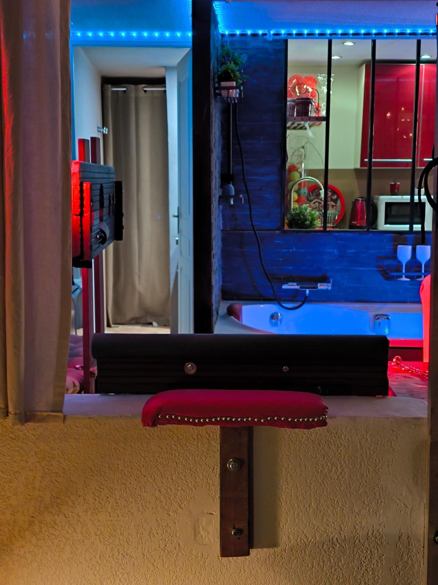 Love-Room Discret 40 M2 Bormes Les Mimosas Village Avec Terrasse 外观 照片