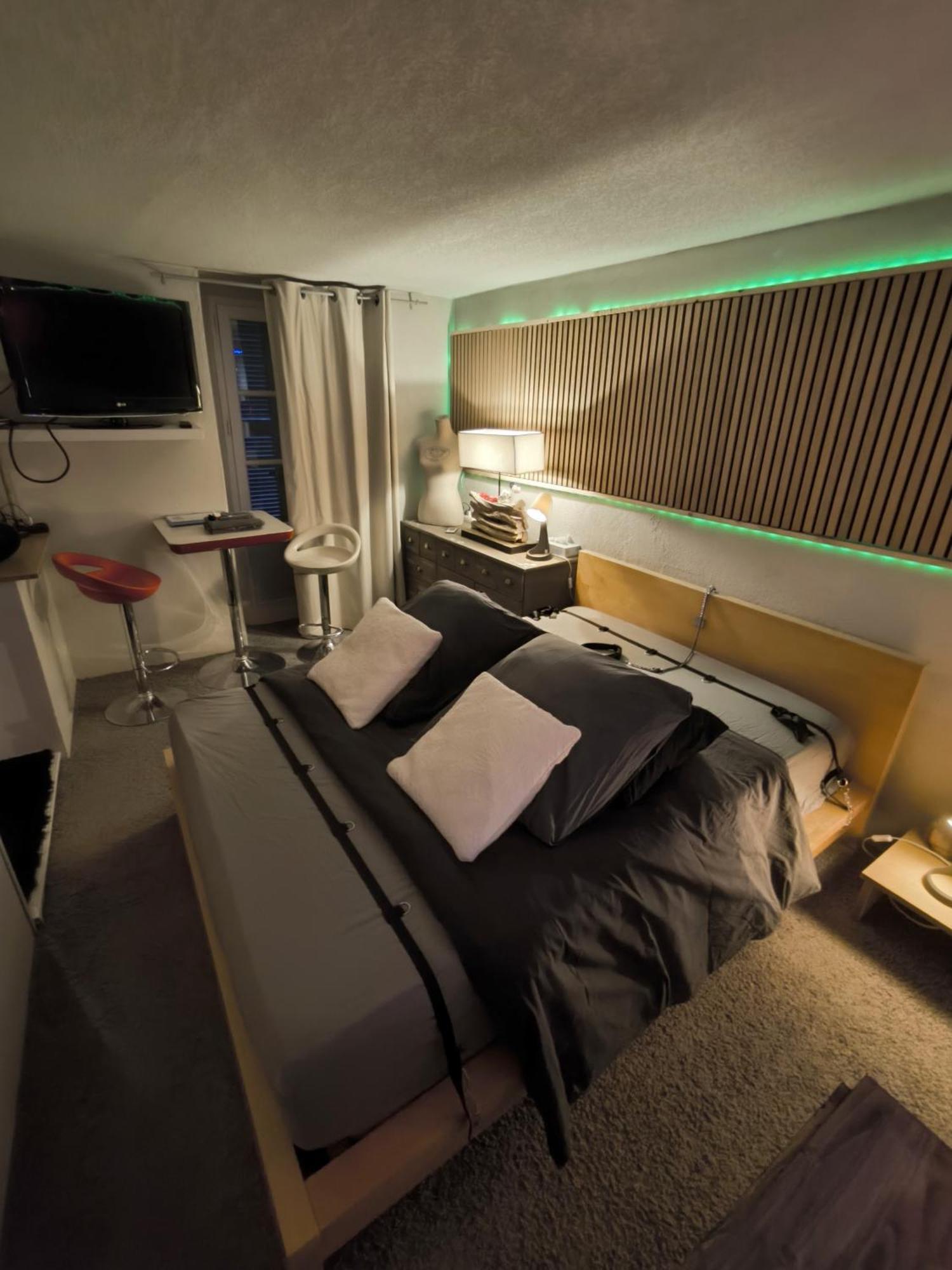 Love-Room Discret 40 M2 Bormes Les Mimosas Village Avec Terrasse 外观 照片